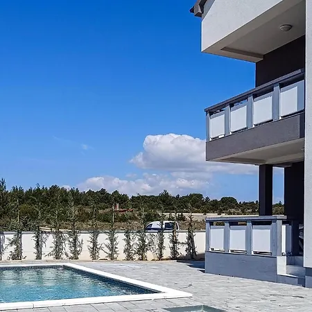Amazing In Apartment Vrsi